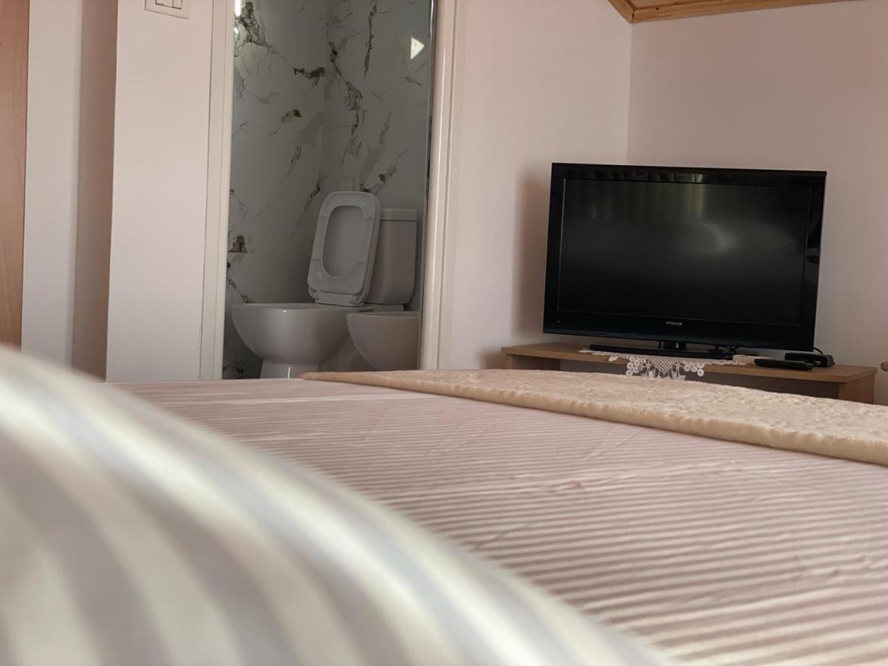 Guesthouse & Hospitality Berat Esterno foto