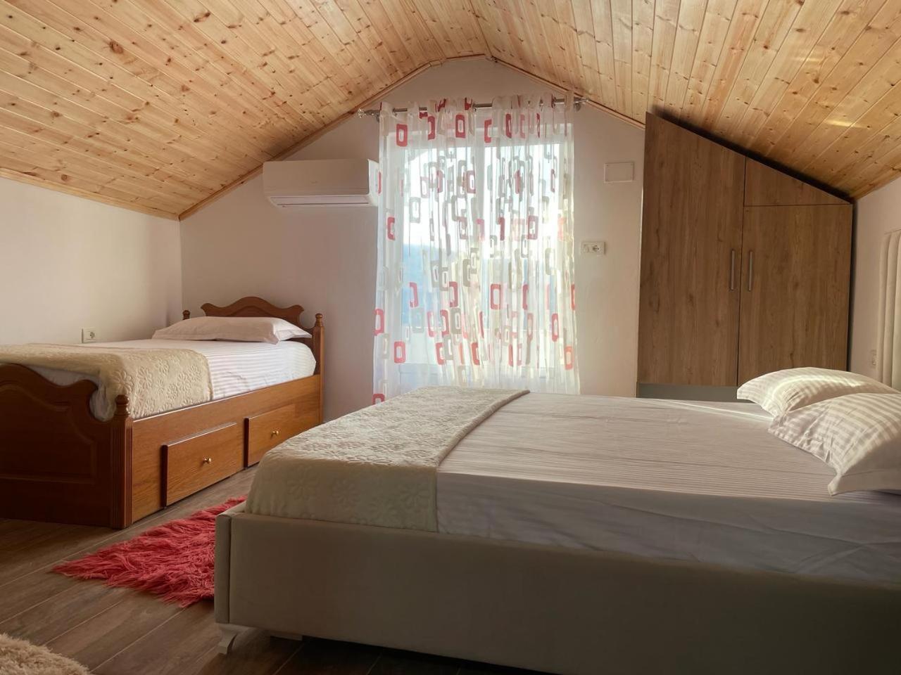 Guesthouse & Hospitality Berat Esterno foto