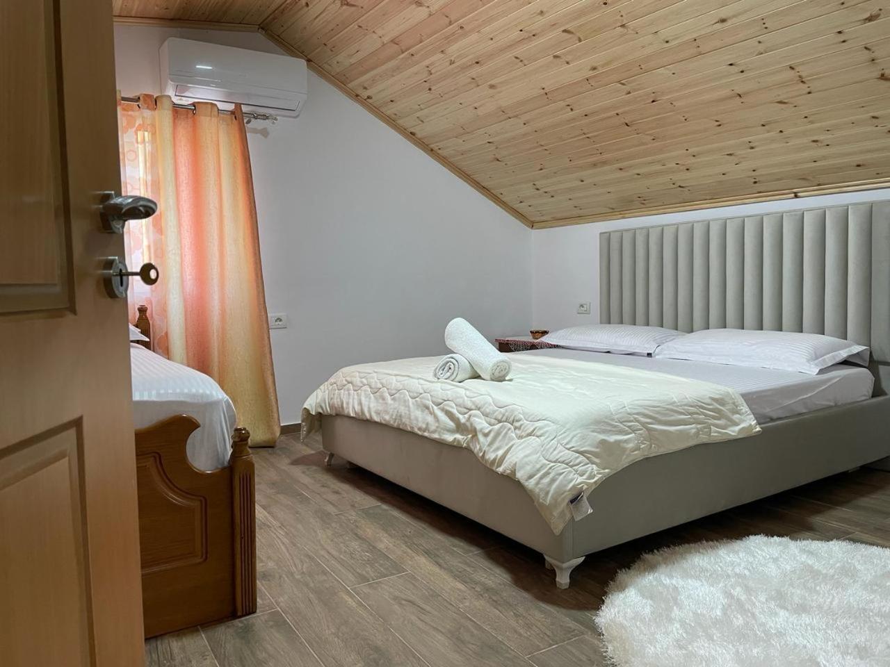 Guesthouse & Hospitality Berat Esterno foto