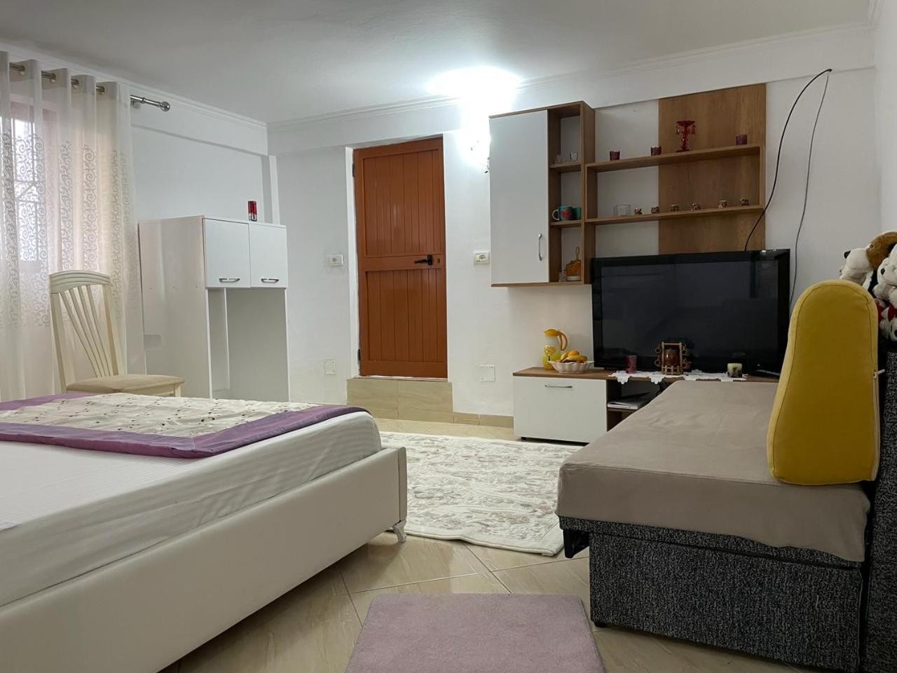 Guesthouse & Hospitality Berat Esterno foto