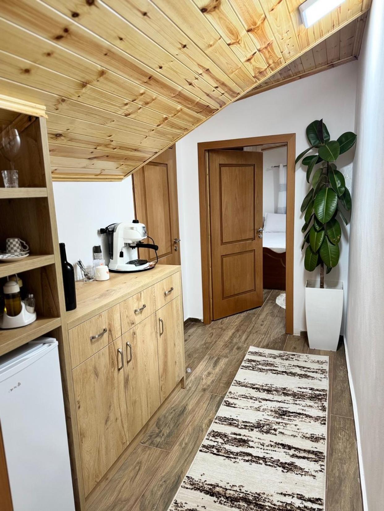 Guesthouse & Hospitality Berat Esterno foto