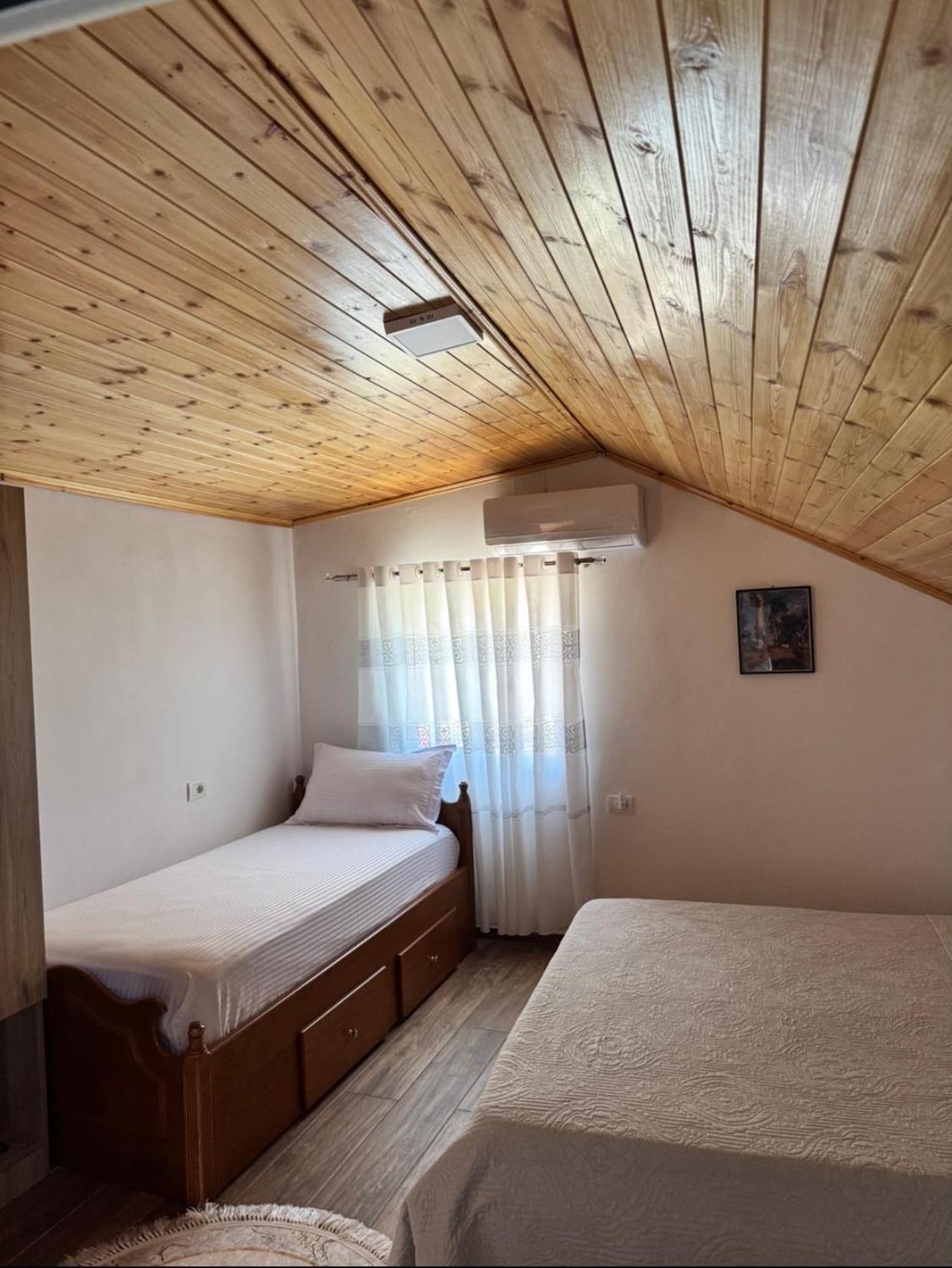 Guesthouse & Hospitality Berat Esterno foto