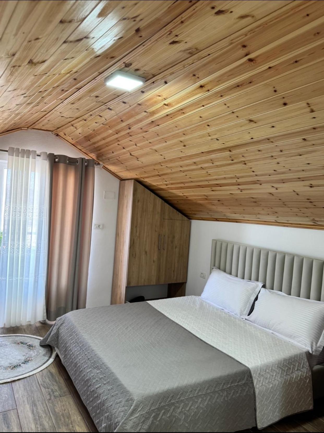 Guesthouse & Hospitality Berat Esterno foto